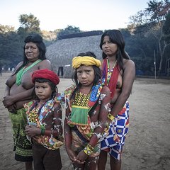 800px-kayapo_woman_and_child-1-wikipedia.jpg