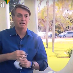 bolsonaro-tira-mascara-ao-final-da-entrevista-1594136629035_v2_900x506.png